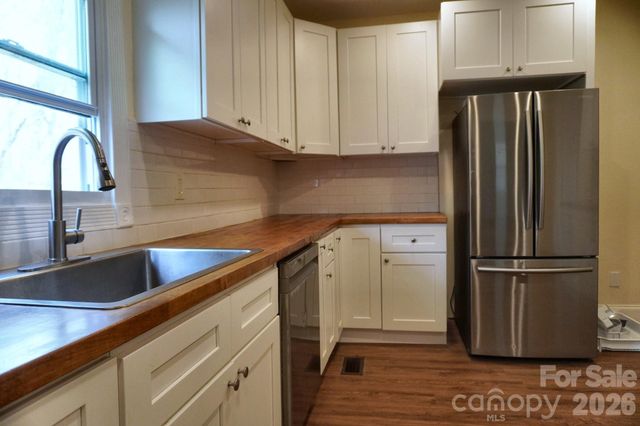 415 E Georgia Avenue, Bessemer City, NC 28016