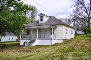 415 E Georgia Avenue, Bessemer City, NC 28016
