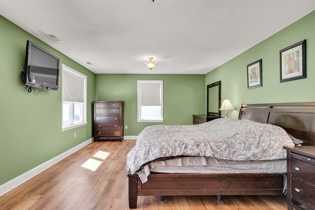 10 Gately Dr, Woburn, MA 01801