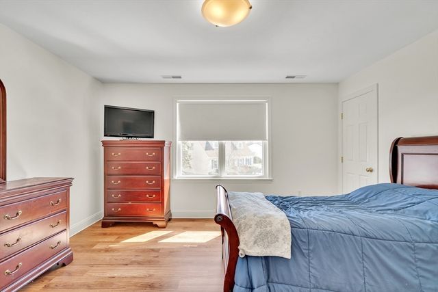 10 Gately Dr, Woburn, MA 01801