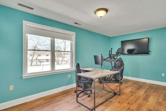 10 Gately Dr, Woburn, MA 01801