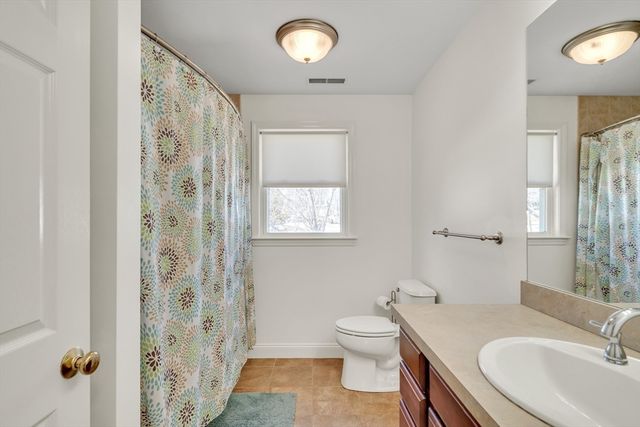 10 Gately Dr, Woburn, MA 01801