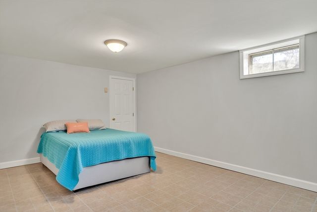 10 Gately Dr, Woburn, MA 01801