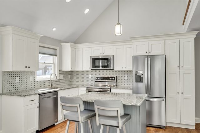 10 Gately Dr, Woburn, MA 01801