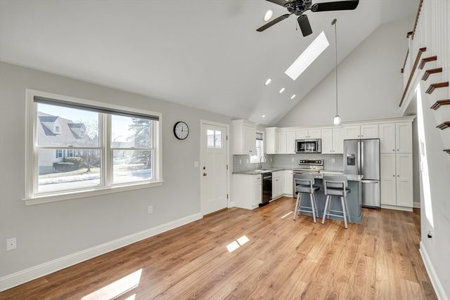 10 Gately Dr, Woburn, MA 01801