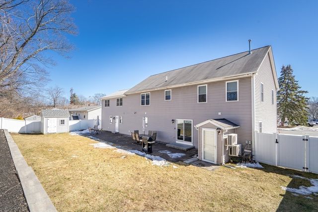 10 Gately Dr, Woburn, MA 01801