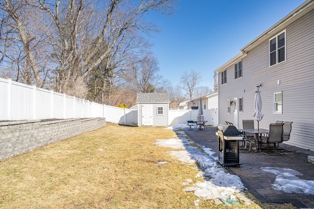 10 Gately Dr, Woburn, MA 01801