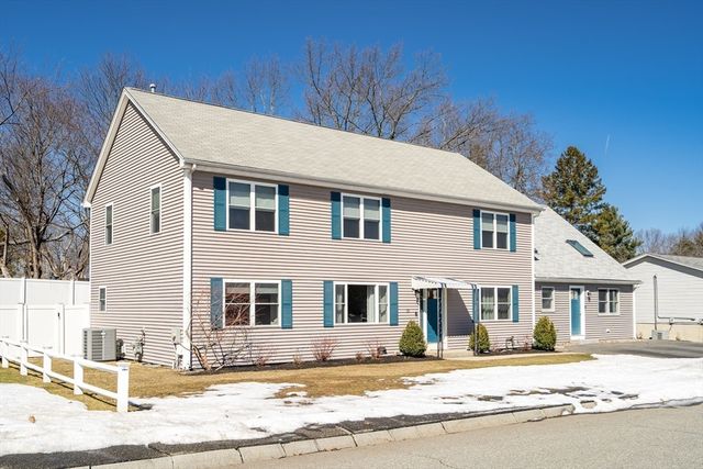10 Gately Dr, Woburn, MA 01801