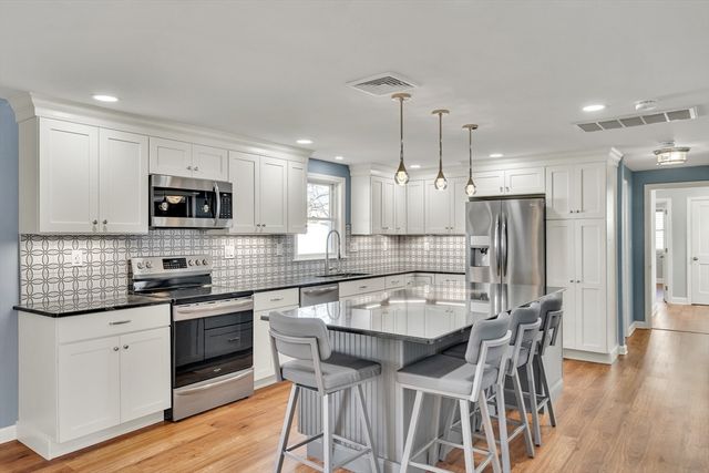 10 Gately Dr, Woburn, MA 01801