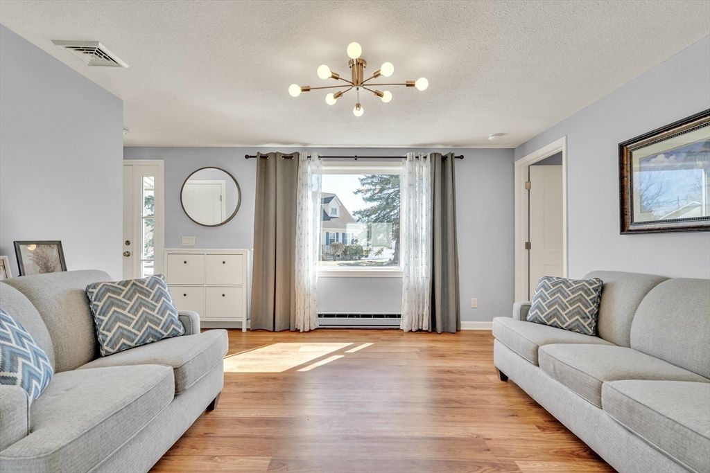 10 Gately Dr, Woburn, MA 01801