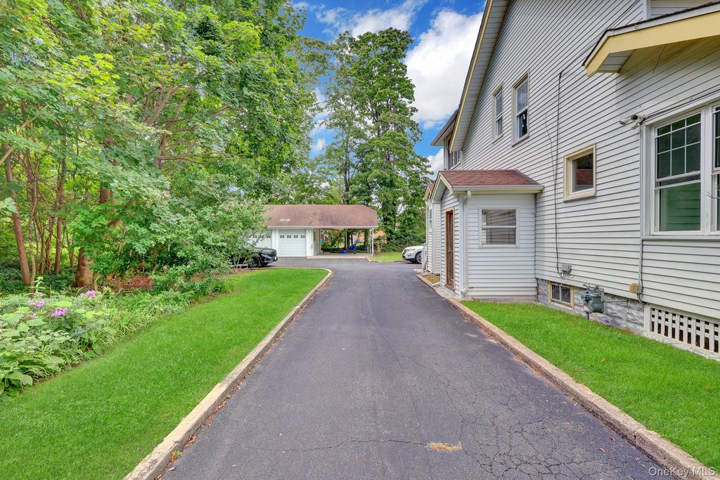 30 Brentwood Parkway, Brentwood, NY 11717 — photo 3