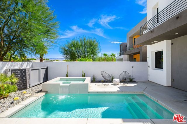 504 Paragon Loop, Palm Springs, CA 92262