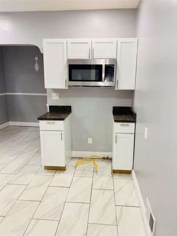 5791 Somerset Avenue, Detroit, MI 48224