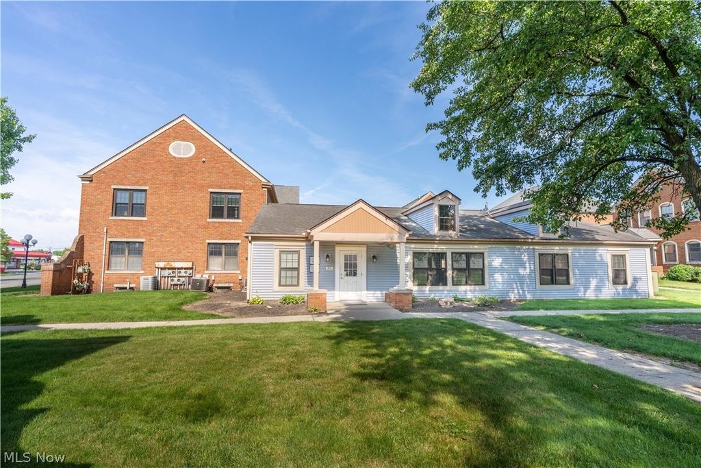 133 Wilbur Drive NE B11, North Canton, OH 44720