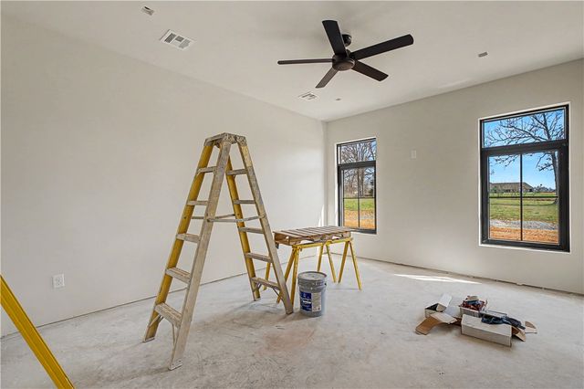 18318 Pepper Hills Drive, Siloam Springs, AR 72761