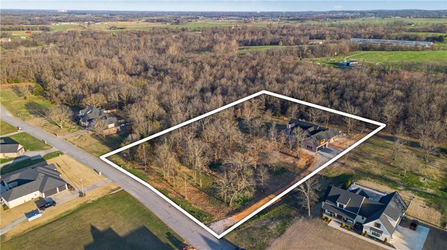 18318 Pepper Hills Drive, Siloam Springs, AR 72761