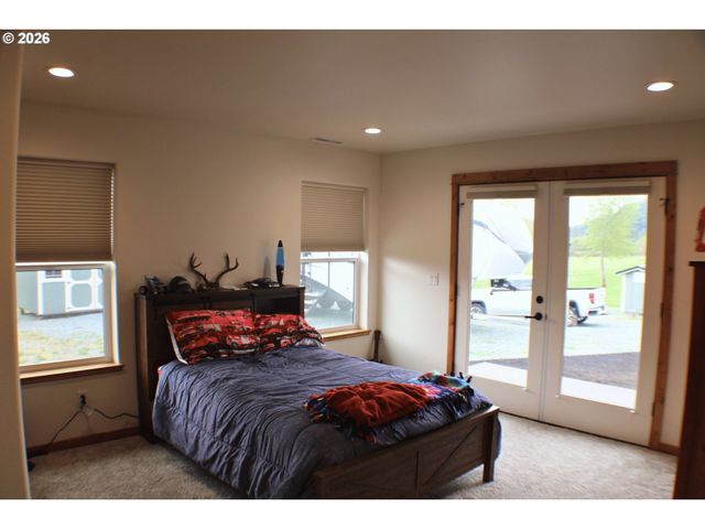 3716 WEAVER Rd, Riddle, OR 97469