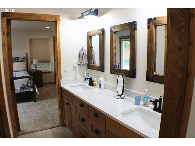 3716 WEAVER Rd, Riddle, OR 97469