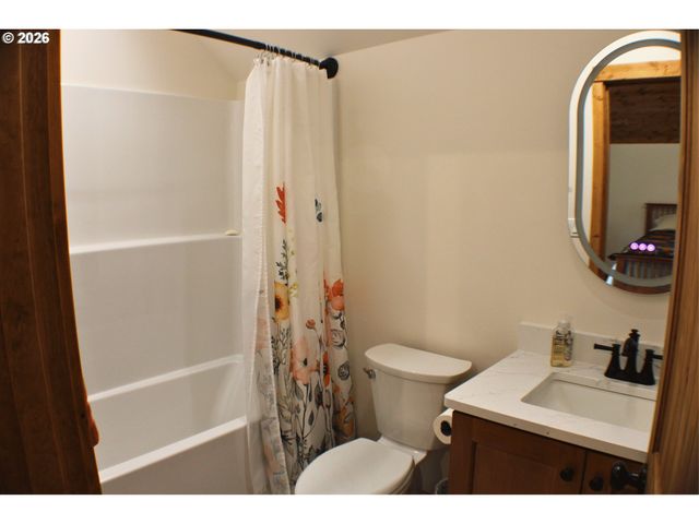 3716 WEAVER Rd, Riddle, OR 97469