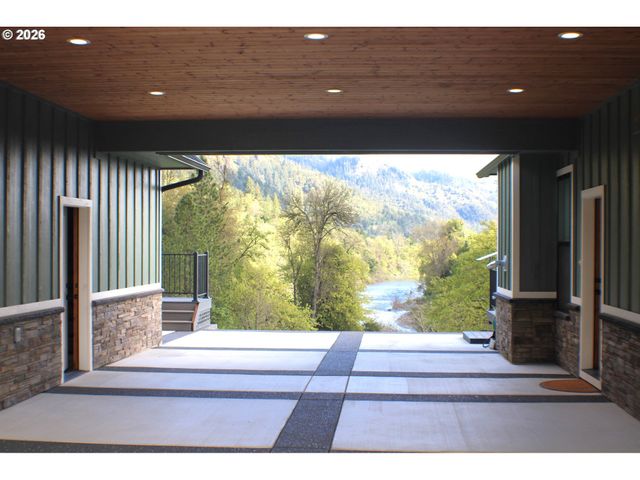 3716 WEAVER Rd, Riddle, OR 97469