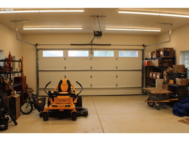 3716 WEAVER Rd, Riddle, OR 97469