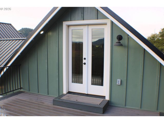 3716 WEAVER Rd, Riddle, OR 97469