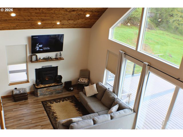 3716 WEAVER Rd, Riddle, OR 97469