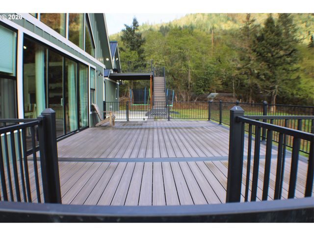 3716 WEAVER Rd, Riddle, OR 97469