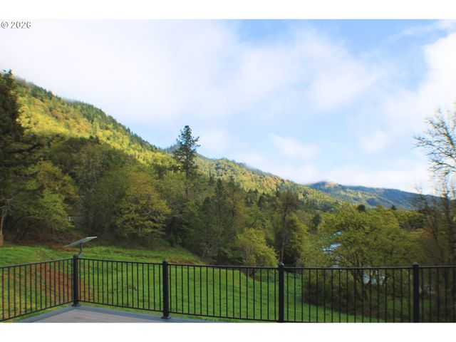 3716 WEAVER Rd, Riddle, OR 97469