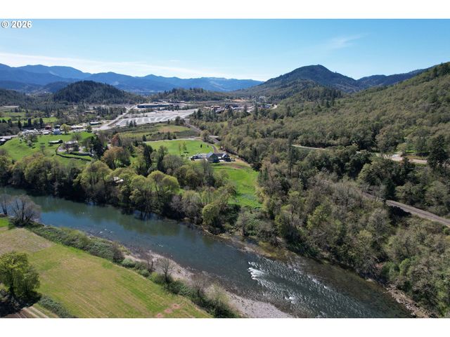 3716 WEAVER Rd, Riddle, OR 97469