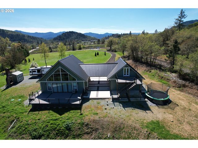 3716 WEAVER Rd, Riddle, OR 97469