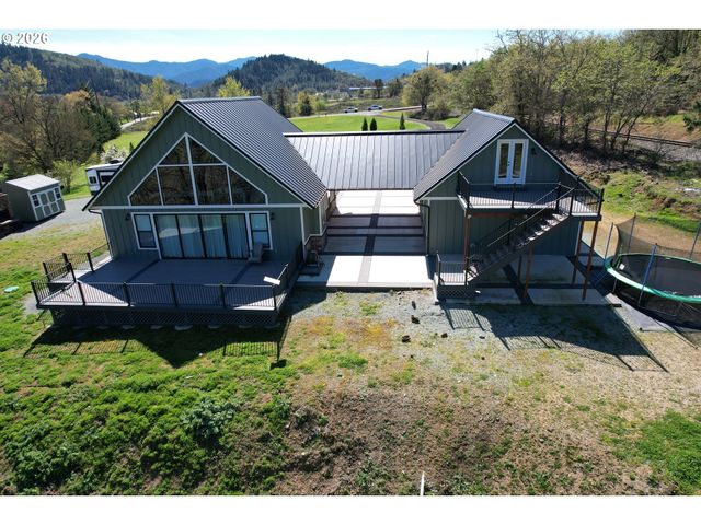 3716 WEAVER Rd, Riddle, OR 97469