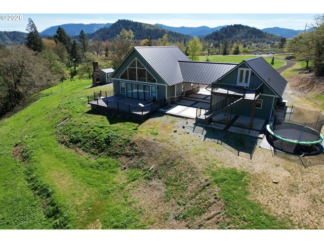 3716 WEAVER Rd, Riddle, OR 97469