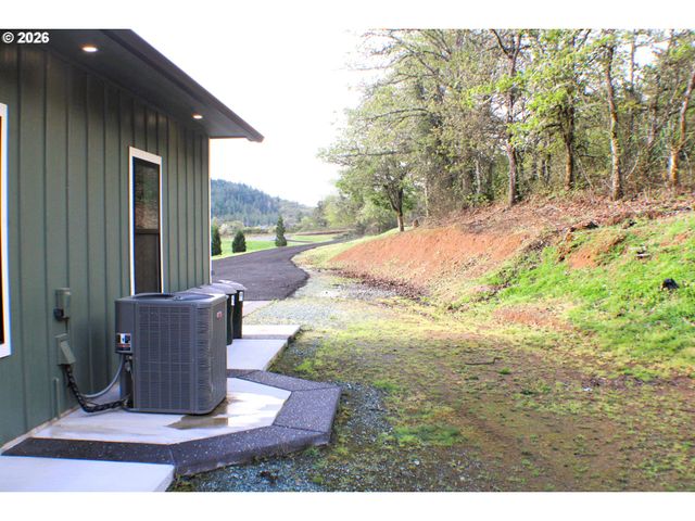 3716 WEAVER Rd, Riddle, OR 97469