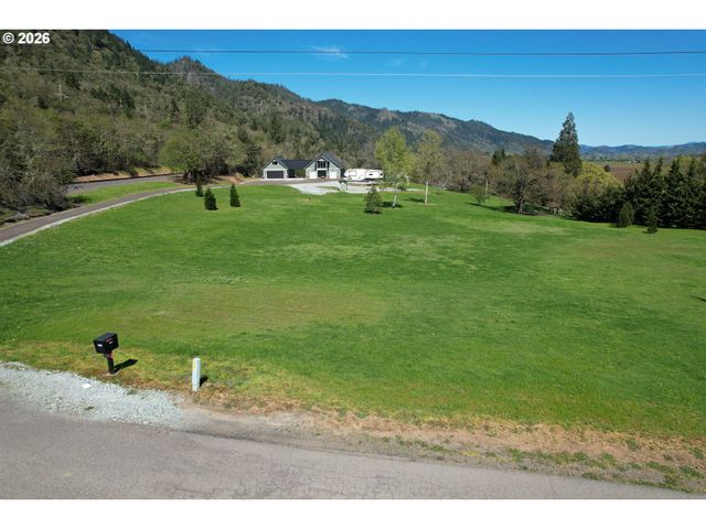 3716 WEAVER Rd, Riddle, OR 97469