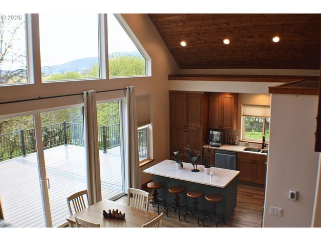 3716 WEAVER Rd, Riddle, OR 97469