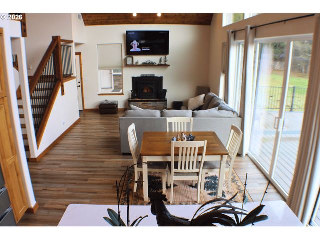 3716 WEAVER Rd, Riddle, OR 97469