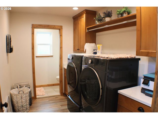 3716 WEAVER Rd, Riddle, OR 97469