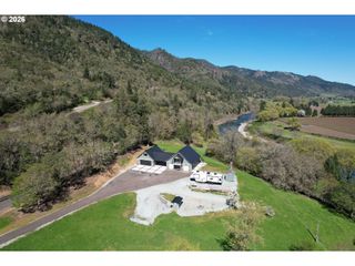 3716 WEAVER Rd, Riddle, OR 97469