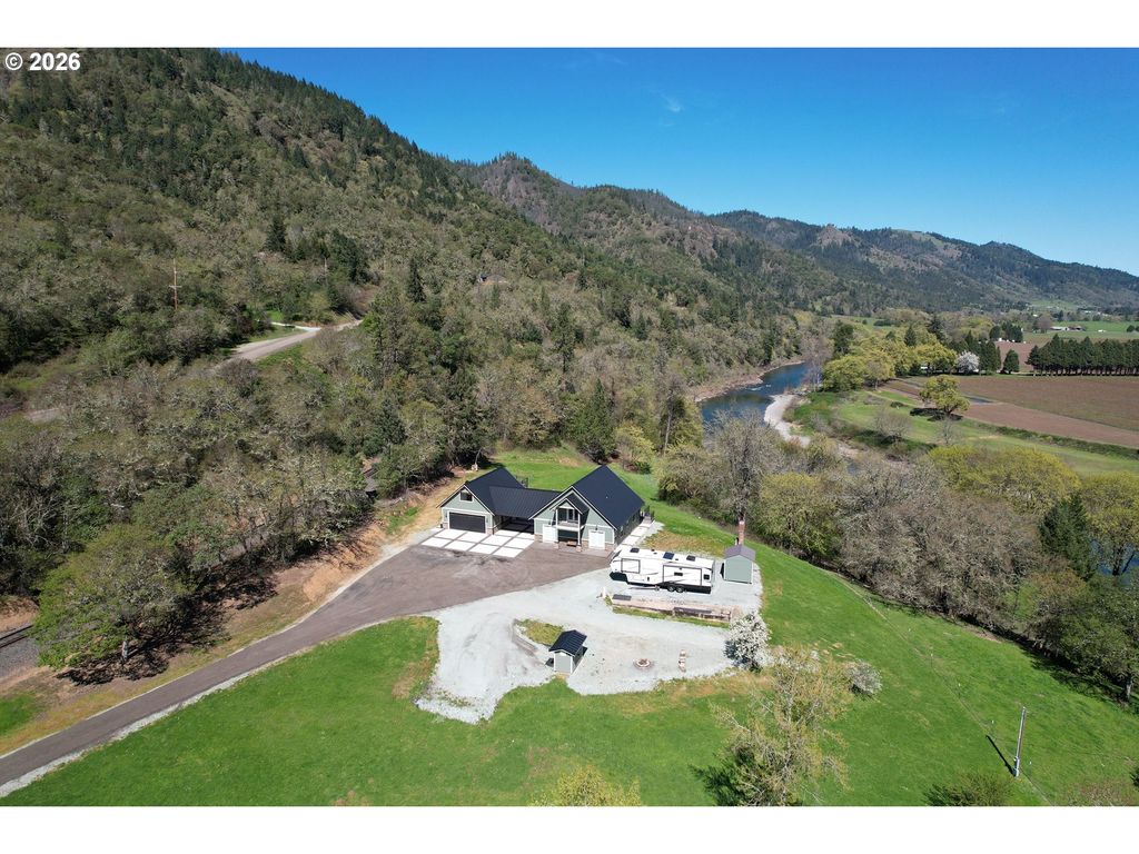 3716 WEAVER Rd, Riddle, OR 97469