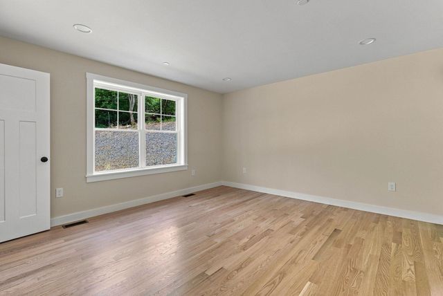 31 Moose Brook Lane, Hancock, NH 03449