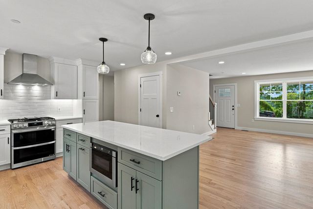 31 Moose Brook Lane, Hancock, NH 03449