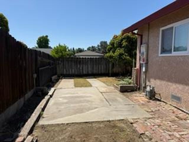 329 S Oak, Oakdale, CA 95361
