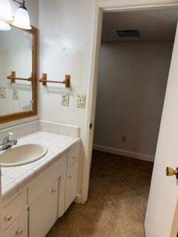 329 S Oak, Oakdale, CA 95361