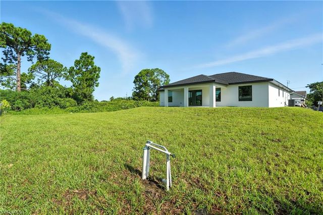 2707 34th ST SW, Lehigh Acres, FL 33976