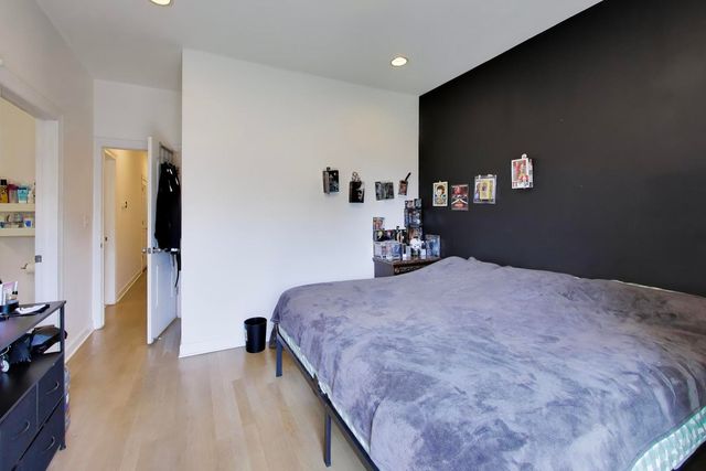 2519 W Congress Parkway 3, Chicago, IL 60612