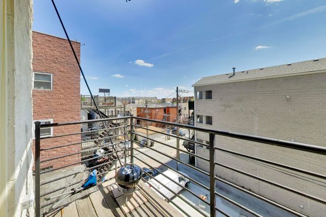 2519 W Congress Parkway 3, Chicago, IL 60612