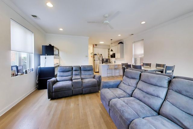 2519 W Congress Parkway 3, Chicago, IL 60612