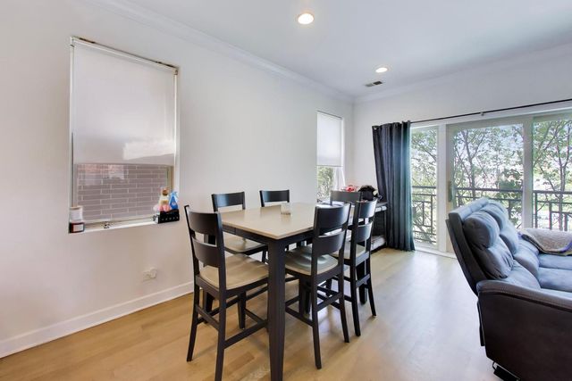 2519 W Congress Parkway 3, Chicago, IL 60612