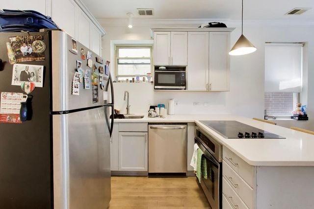 2519 W Congress Parkway 3, Chicago, IL 60612